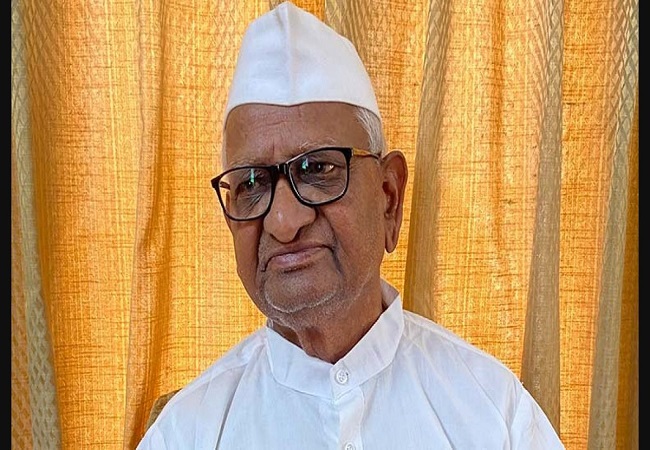 सामाजिक कार्यकर्ता अन्ना हजारे ने सांसद राघव चड्ढा की आलोचना, कहा- निजी स्वार्थ के लिए दल बदलना सही नही