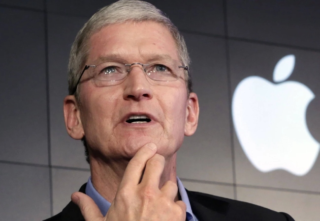 टिम कुक ने एप्पल के सीईओ पद से हटने का लिया फैसला, जानें - अब किसके हाथ में होगी कंपनी की कमान