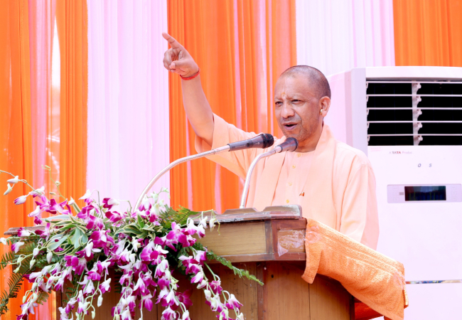 भाजपा सरकार आएगी तो बंगाल की सड़कों पर झाड़ू लगाएंगे गुंडे, माफिया व मौलाना : योगी