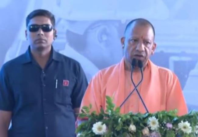 सीएम योगी, बोले- टाटा मतलब ट्रस्ट..., निर्यात का हब बनकर उभर रहा यूपी, टाटा संस ने लॉन्च किया 10 लाखवां वाहन