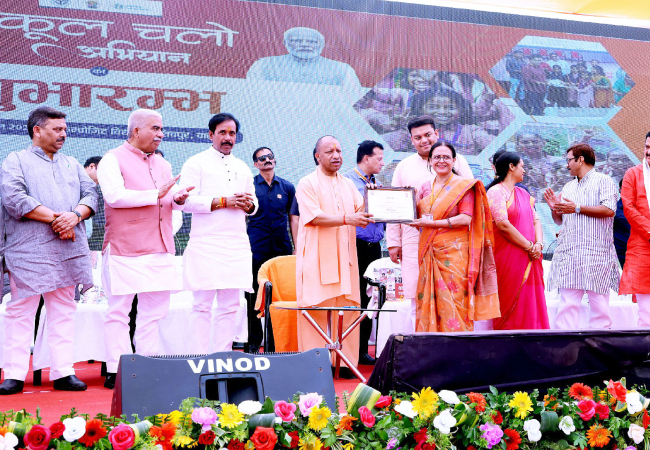 शिक्षा सिर्फ डिग्री हासिल करने का नहीं, मनुष्य को मनुष्य बनाने का सशक्त माध्यम है : सीएम योगी