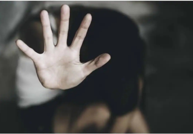 लखनऊ: बारिश से बचने के लिए ​निर्माणाधीन मकान में रुकी किशोरी, 5 युवकों ने बंधक बनाकर किया दुष्कर्म, हिरासत में आरोपी