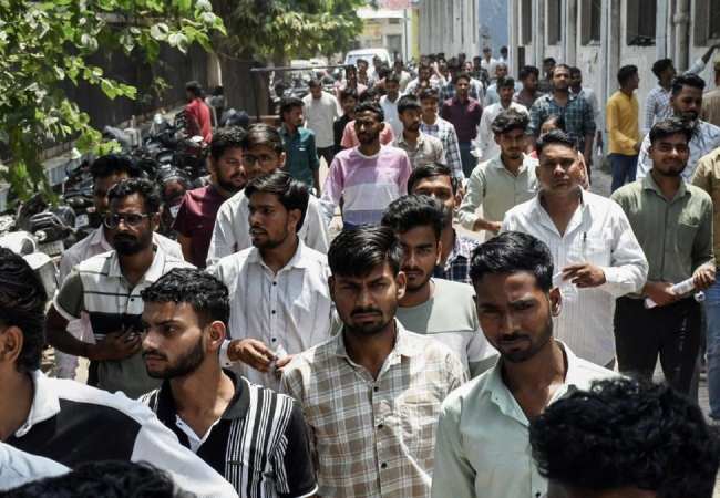 यूपी होमगार्ड भर्ती परीक्षा का आज दूसरा दिन: कानपुर में AI से नकल कराने की साजिश नाकाम, केमिस्ट्री लेक्चरर समेत 3 गिरफ्तार