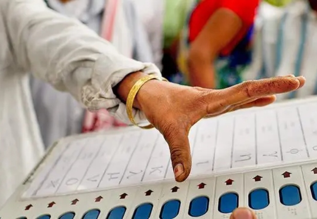 लोकतंत्र का महासंग्राम: असम, केरल और पुडुचेरी में वोटिंग का महासंग्राम, 5.3 करोड़ मतदाता तय करेंगे सत्ता का भविष्य