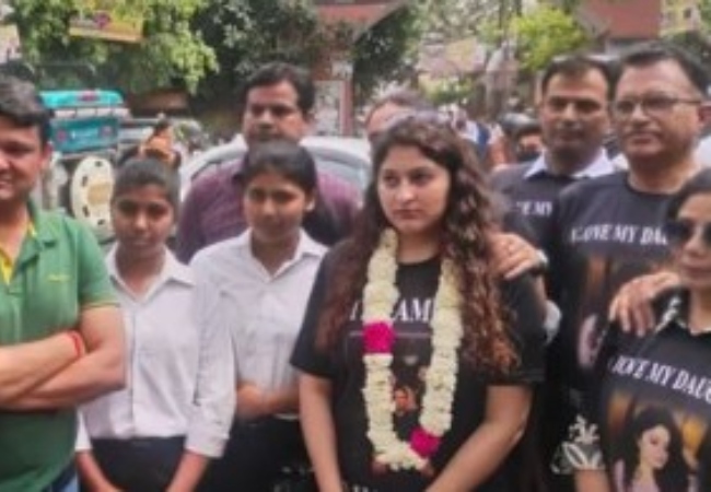 Video-Viral: तलाक के बाद पिता ने बेटी का स्वागत ढोल-नगाड़ों से किया, बोले- 