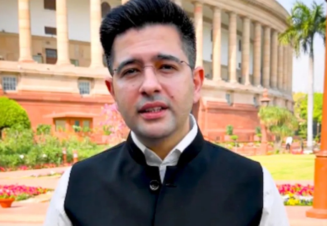 राघव चड्ढा ने दिया आप को मुह तोड़ जवाब, बोले— “घायल हूं, इसलिए घातक हूं।”