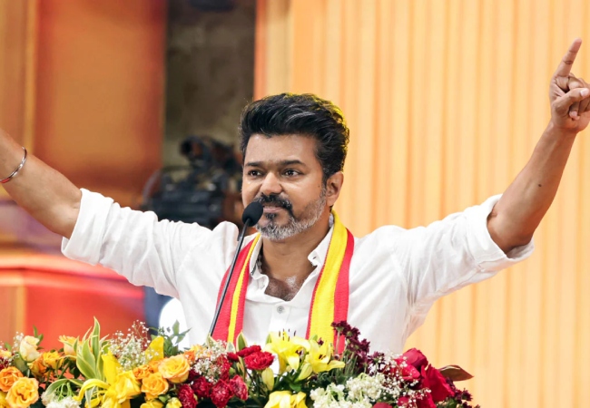 पुदुचेरी चुनाव: विजय थालापति का वादा- 25 लाख का स्वास्थ्य बीमा, 200 यूनिट बिजली मुफ्त,पुदुचेरी को दिलाएंगे पूर्ण राज्य का दर्जा!