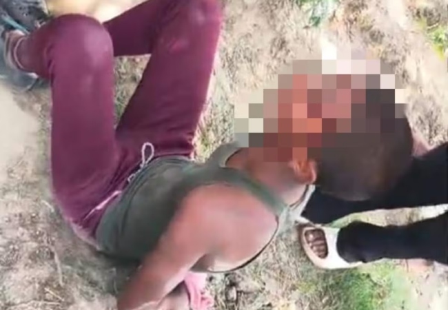 Video- आम तोड़ने पर पति-पत्नि ने मासूम के हाथ-पैर बांधकर की पिटाई, पुलिस ने दर्ज किया FIR