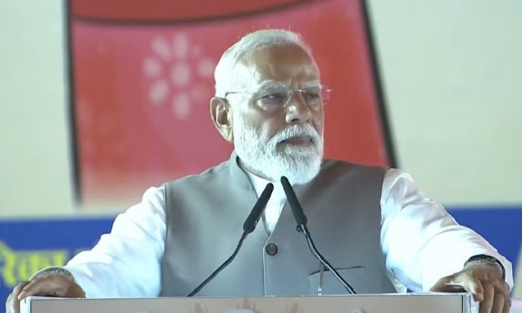 परिवारवादी और तुष्टिकरण में डूबे दल नारी शक्ति से डरे हुए हैं, यह देश की बेटियों को विधानसभा और संसद में नहीं आने देना चाहते: पीएम मोदी