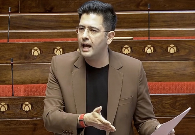 राज्यसभा में राघव चड्ढा का अपनी ही पार्टी पर तंज, बोले – “मैं हटाया गया उपनेता हूं और सदन में मौजूद हूं”