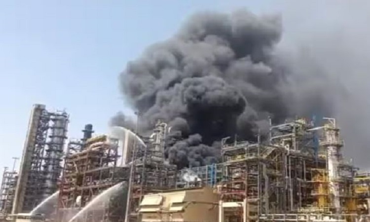 Rajasthan News: पचपदरा रिफाइनरी में आग लगने से मची अफरा-तफरी, PM मोदी कल करने वाले थे उद्घाटन