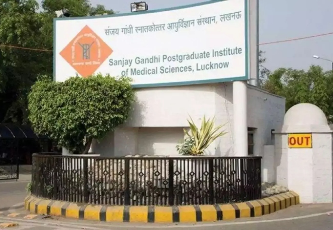 लखनऊ: शराब पिलाकर बनाता था संबंध, SGPGI महिला रेजिडेंट डॉक्टर का साथी डॉक्टर पर आरोप, आरोपी डॉक्टर फरार