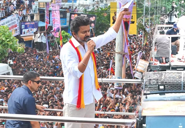 चुनावी महौल के बीच TVK प्रमुख विजय ने कई प्रस्तावित रैलियां और रोड शो रद्द कियें : विपक्ष लगातार कस रहा है तंज