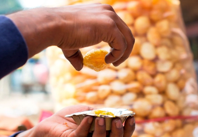 गोलगप्पे खाने से 6 साल के बच्चे की मौत, 17 लोग बीमार