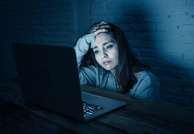 डेटिंग ऐप के जरिए 500 महिलाओं को फसाया, प्राइवेट वीडियो वॉयरल करने की धम​की देकर 2 करोड़ ऐंठा