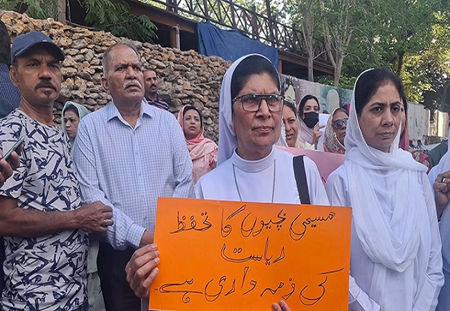 अल्पसंख्यक और नाबालिग लड़कियों की सुरक्षा के लिए सड़क पर उतरे हजारों लोग, कहा- धर्म परिवर्तन जबरदस्ती नहीं कराया जा सकता