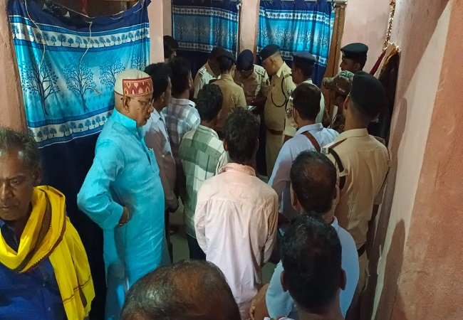 चंद पैसों की लालच में दुधमुंहे बच्चे सहित तीन की गला दबा कर की हत्या, गांव में फैला तनाव, पुलिस बल तैनात