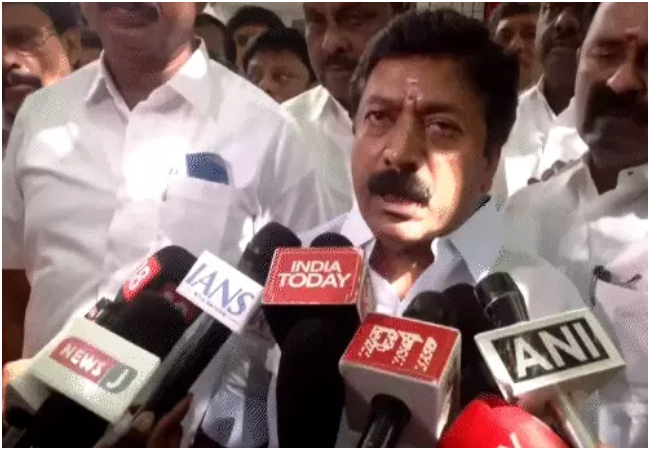 AIADMK के 30 विधायकों ने TVK का किया समर्थन,बागी नेता षणमुगम बोले- जनादेश विजय के साथ, हम DMK से जुड़ते तो खत्म हो जाते