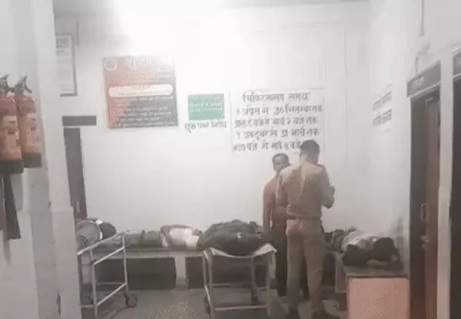 अंबेडकरनगर में दो बाइक की टक्कर के बाद, मदद को पहुंचे लोगों को बेकाबू कार ने कुचला, 8 की मौत