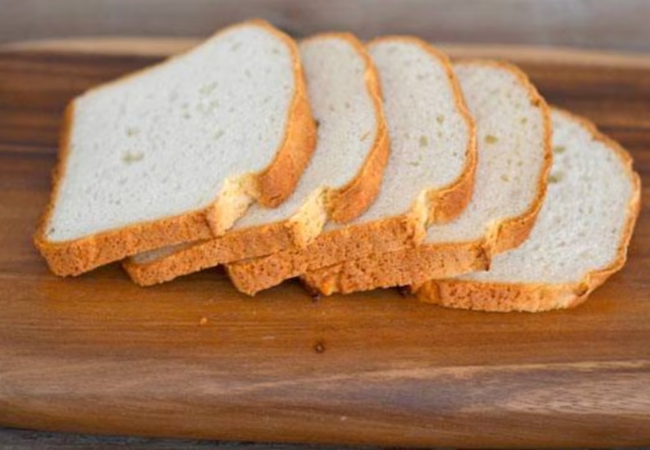 Bread Price Hike : दूध के बाद अब 'ब्रेड' पर महंगाई की मार, 5 रुपये तक बढ़े दाम, फूड इन्फ्लेशन से आम जनता बेहाल