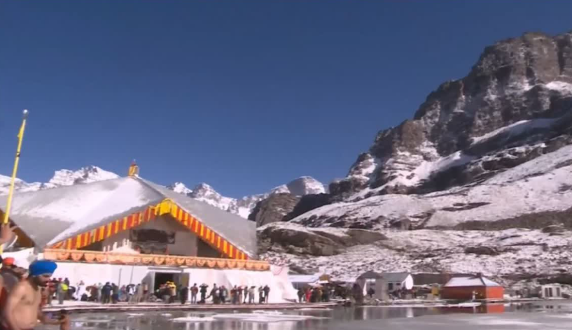 Hemkund Sahib Holy Pilgrimage : आज खुलेंगे पवित्र तीर्थ हेमकुंड साहिब के कपाट, 'बोले सो निहाल' के जयकारों से गूंजी घाटी