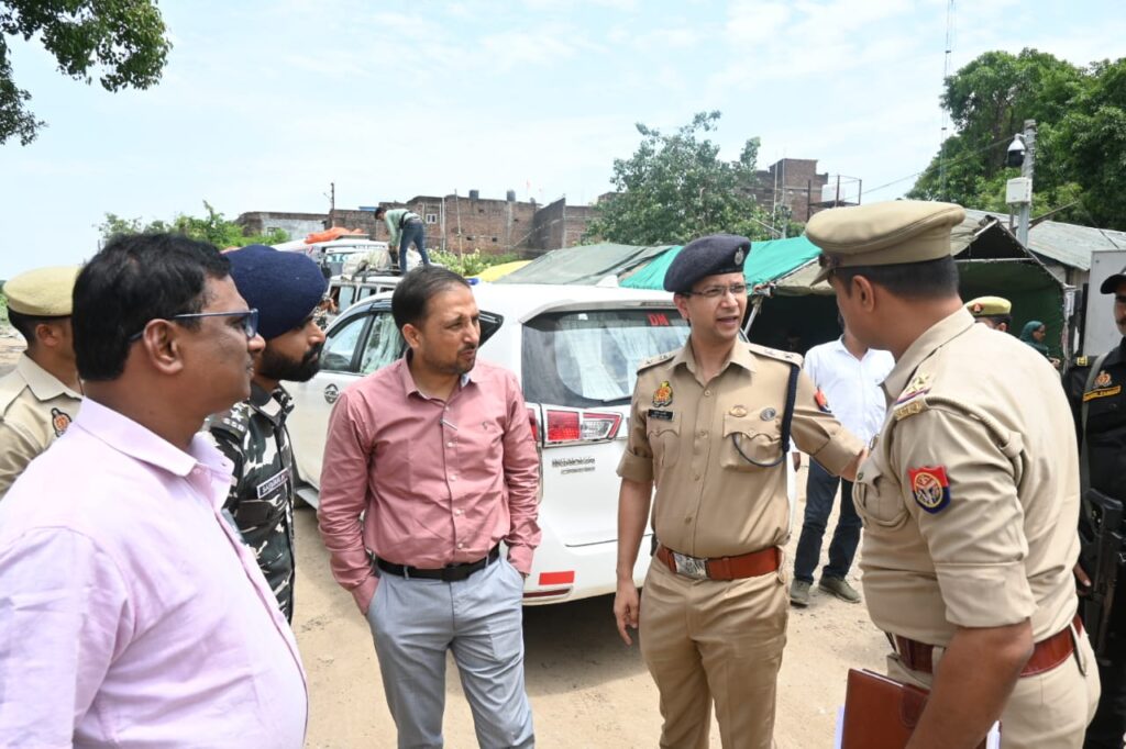 डीएम और एसपी पहुंचे सोनौली बॉर्डर, ICP परिसर में सुरक्षा तैयारियों का लिया जायजा