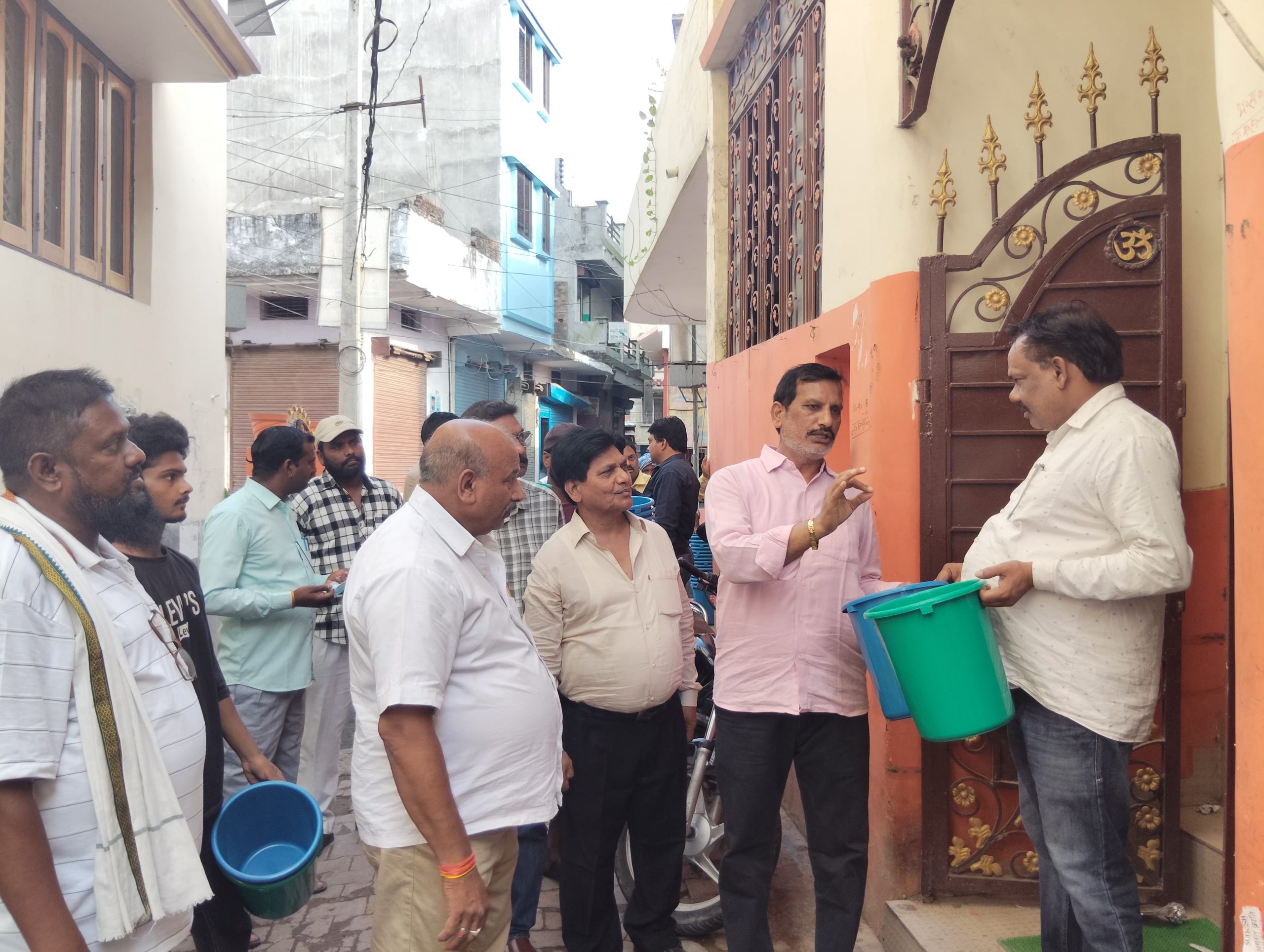 नौतनवा नगर में स्वच्छता अभियान को मिली नई गति, दो वार्डों में डस्टबिन वितरण की शुरुआत
