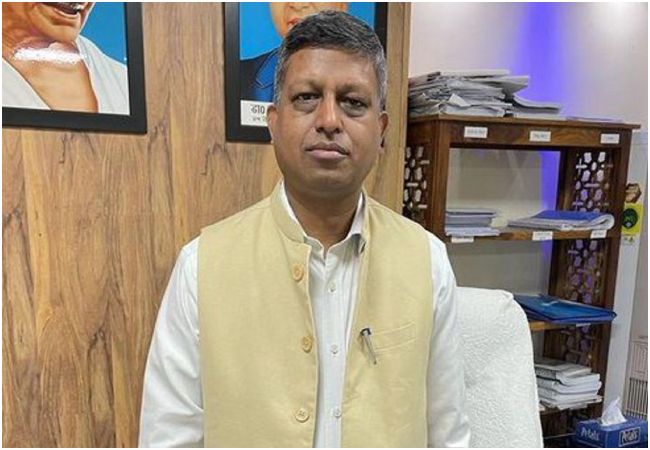कानपुर देहात में करीब 400 करोड़ जमीन घोटाले में DM कपिल सिंह का सख्त एक्शन, पूर्व एडीएम व बैंक अधिकारियों पर FIR