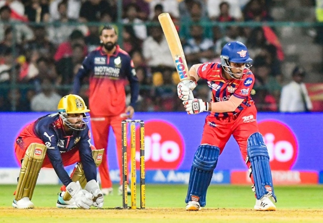 आज इकाना में LSG और RCB के बीच होगी भिड़ंत, मेजबान बिगाड़ सकते हैं डिफेंडिंग चैंपियन का खेल