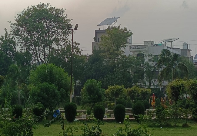 यूपी की राजधानी लखनऊ समेत कई जिलों में बारिश से मौसम हुआ सुहावना, भीषण गर्मी से मिली राहत