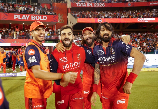 RCB ने दो टीमों को प्लेऑफ की रेस से किया एलिमिनेट, पॉइंट्स टेबल में लगायी लंबी छलांग
