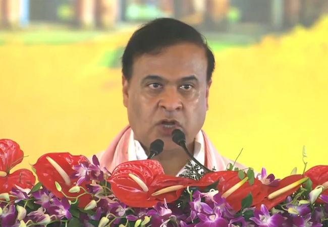 हिमंत बिस्वा सरमा ने लगातार दूसरी बार असम CM पद की ली शपथ, ये विधायक बनें मंत्री