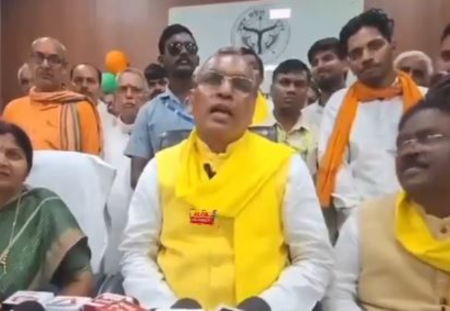 Video-ओम प्रकाश राजभर, बोले-'100 फीसदी PDA सरकार आएगी..', कैबिनेट मंत्री के बयान से मची खलबली