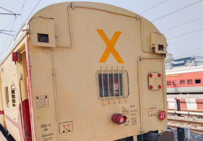 Train X Sign : रेलवे ट्रेन के पीछे क्यों बड़े-बड़े अक्षरों में लिखता है 'X'? हर यात्री को पता होनी चाहिए ये बात