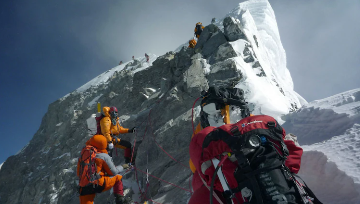 Mount Everest :  माउंट एवरेस्ट से उतर रहे 2 भारतीय की मौत, लौटते वक्त बेहद थक गए थे पर्वतारोही , ऊँचे पहाड़ की कड़वी सच्चाई