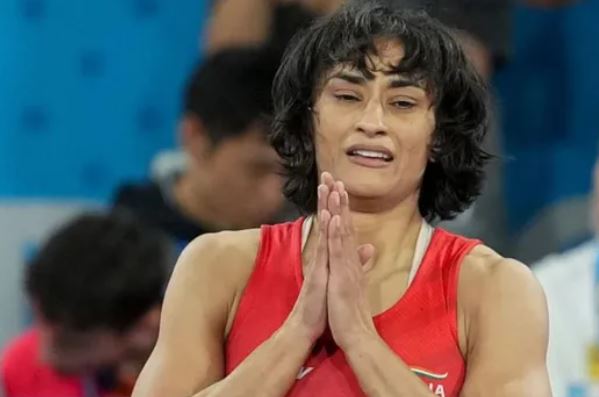 Vinesh Phogat : रेस्लिंग फेडरेशन ने विनेश फोगाट पर लगाया इतने दिनों का बैन, जानें पूरा मामला