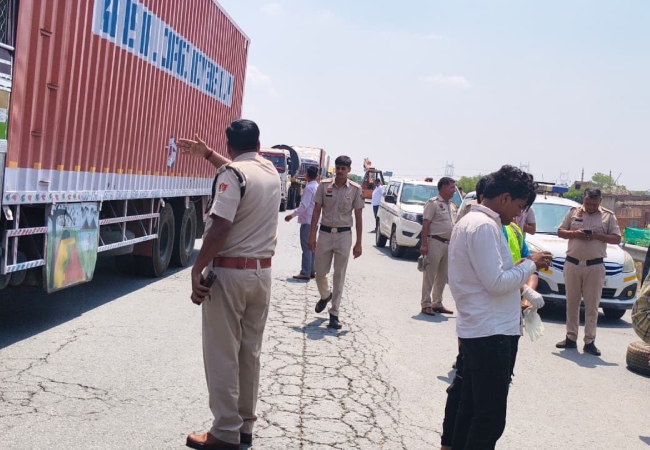 केएमपी एक्सप्रेस-वे पर भीषण हादसा: यूपी पुलिस के पांच जवानों की मौके पर मौत, ओवरटेक बना काल