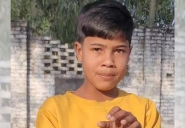 12 साल के मासूम की चचेरे भाई ने गला रेतकर की हत्या कर, बेड के नीचे छिपा दिया शव, आरोपी फरार