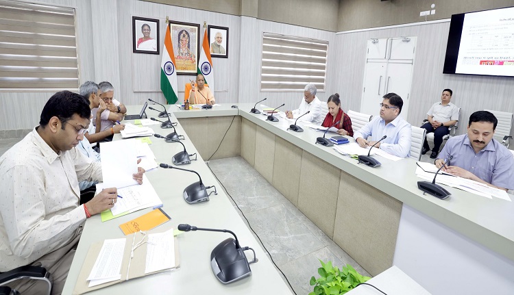 फर्जी फर्मों, कर चोरी एवं बोगस बिलिंग के विरुद्ध कठोर कार्रवाई जारी रखें: सीएम योगी