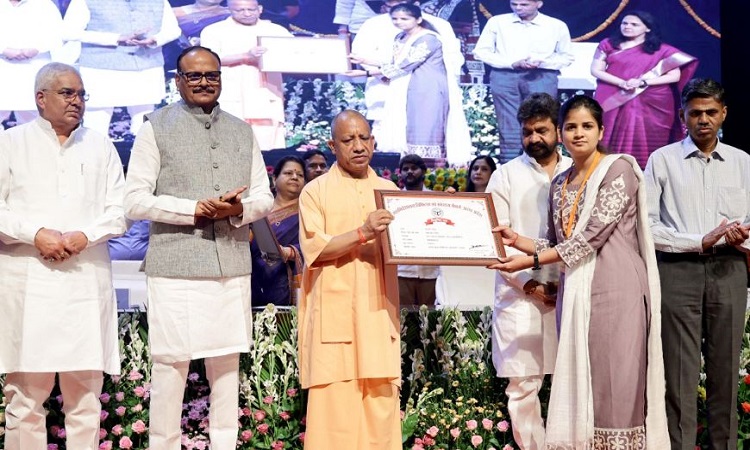 यूपी ने बनाया 9 साल में 9 लाख से अधिक नौकरी देने का रिकॉर्ड : सीएम योगी