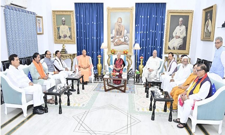 उप मुख्यमंत्री केशव प्रसाद मौर्य जी ने नवनियुक्त मंत्रियों को दी बधाई, कहा-सपा 2047 तक उत्तर प्रदेश की राजनीति से बाहर