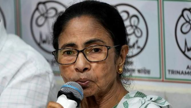 ममता बनर्जी की बैठक से कई विधायक रहे नदारद, टीएमसी प्रमुख बोली- यह चुनाव नहीं बल्कि क्रूरता थी