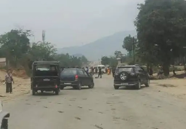 मणिपुर में नेताओं पर घात लगाकर हमला, तीन की मौत के बाद भड़का गुस्सा, प्रदर्शनकारियों ने एनएच2 को किया बंद