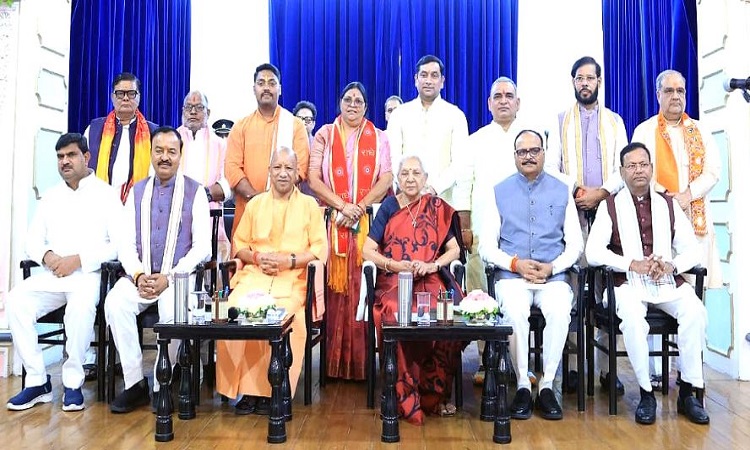 UP News: सोमवार को होने वाली कैबिनेट की बैठक से पहले बंट जाएंगे विभाग, एक हफ्ते से लग रहे थे कयास