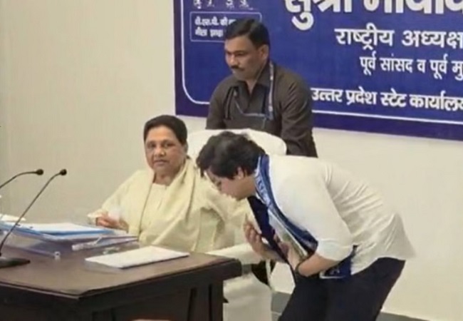 बसपा सुप्रीमो मायावती ने राज्यस्तरीय बैठक की, आकाश आनंद और आनंद कुमार भी रहे मौजूद