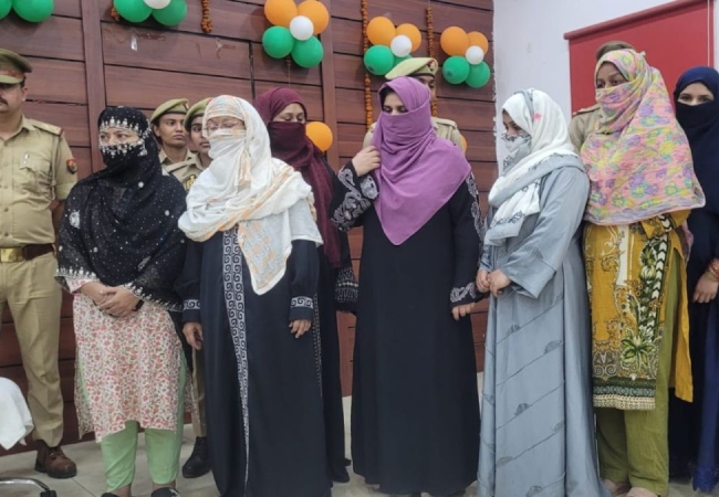 कौन है यूपी का करोड़पति चपरासी, 3 पत्नि,सास-साली और सलहज के साथ मिलकर सरकारी खाते से उड़ा दिये 8 करोड़ रुपय