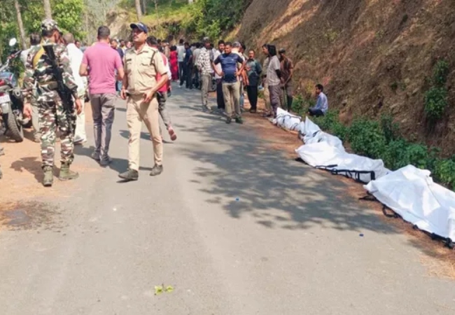 नैनीताल में दर्दनाक हादसा, खाई में गिरी कार; ;यूपी के 5 लोगों की मौत