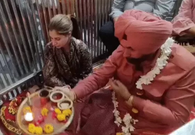 नवजोत सिंह सिद्धू ने बेटी संग वृंदावन में की पूजा-अर्चना, बोले- आध्यात्मिक शांति के लिए आया हूं