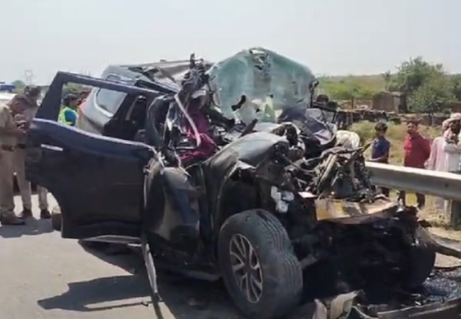 केएमपी एक्सप्रेस-वे पर भीषण हादसा: यूपी पुलिस के पांच जवानों की मौके पर मौत, ओवरटेक बना काल