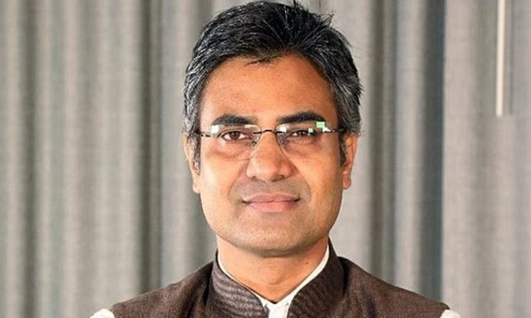 AAP छोड़ते ही बढ़ी संदीप पाठक की मुश्किलें: राज्यसभा सांसद के आवास पर पहुंची पुलिस, पिछले दरवाजे से निकले